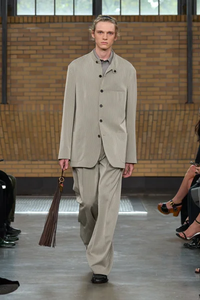 Look 29